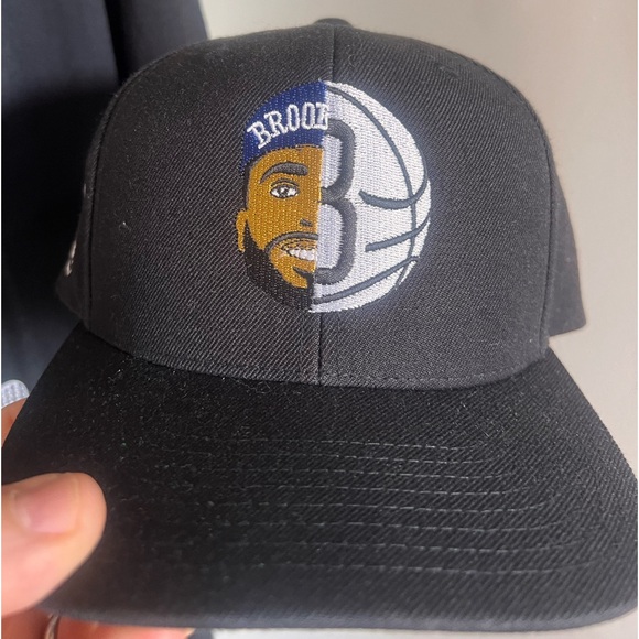 Mikal Bridges “Brooklyn Bridges” SnapBack and XL Collector’s tee duo. - Picture 6 of 9